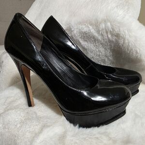 Vera Wang Lavender Label Black Patent Platform Pumps